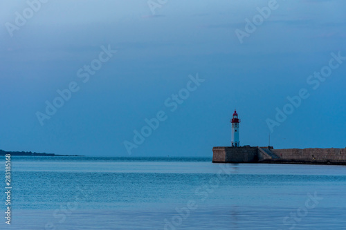 Faro al amanecer © M. Perfectti
