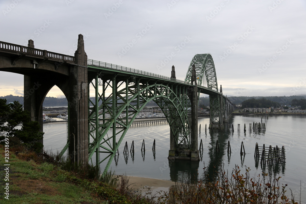 Fototapeta premium Steel bridge in the State of Washington