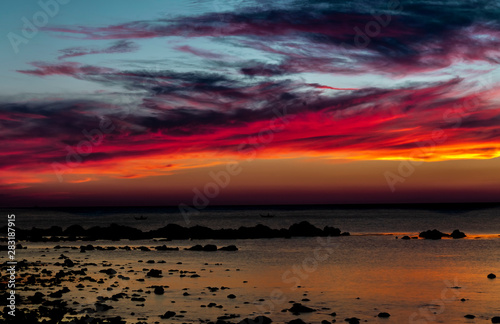Fototapeta Naklejka Na Ścianę i Meble -  Panorama of beautiful sunset over ocean