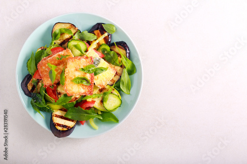 Fresh salad with grilled vegetables