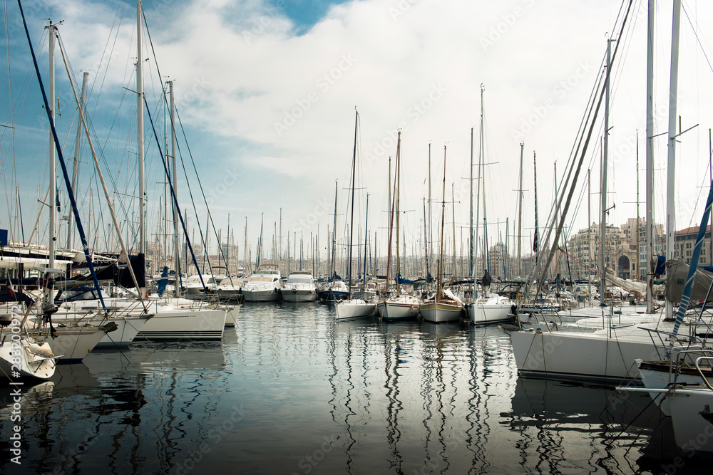 Naklejka premium Marseille, le vieux port