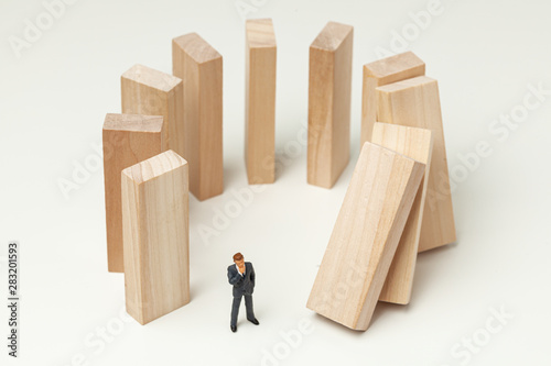 Tableau sur toile Karma like falling dominoes