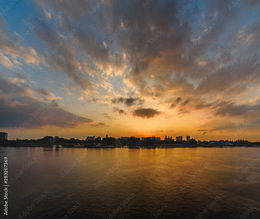 Naklejka premium Majestic sunset over the river Scheldt in the Belgian city of Antwerp (Antwerpen)