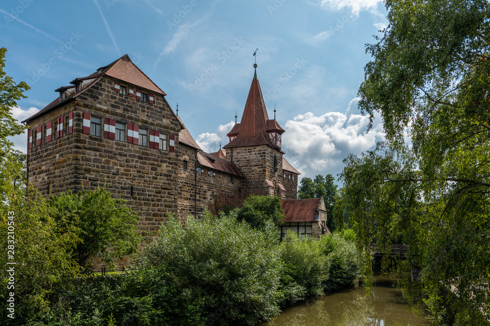 Wenzelschloss in Lauf an der Pegnitz, Frontansicht mit Pegnitz Wenzelschloss in Lauf an der Pegnitz, Frontansicht mit Pegnitz