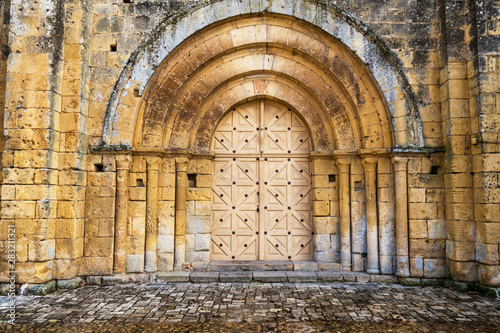 Porte entrée église