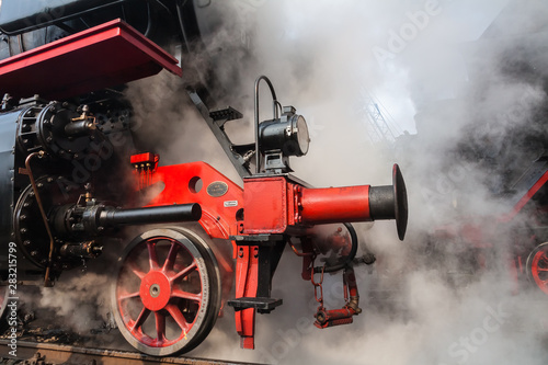 Alte Dampflokomotiven im Lokschuppen