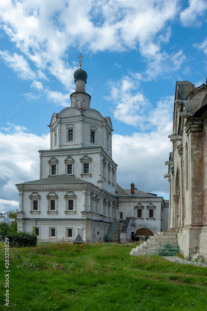 This building was built from the 16th to the 17th century. In addition to the refectory, there are two more churches, the main of which is dedicated to the Archangel Michael.      