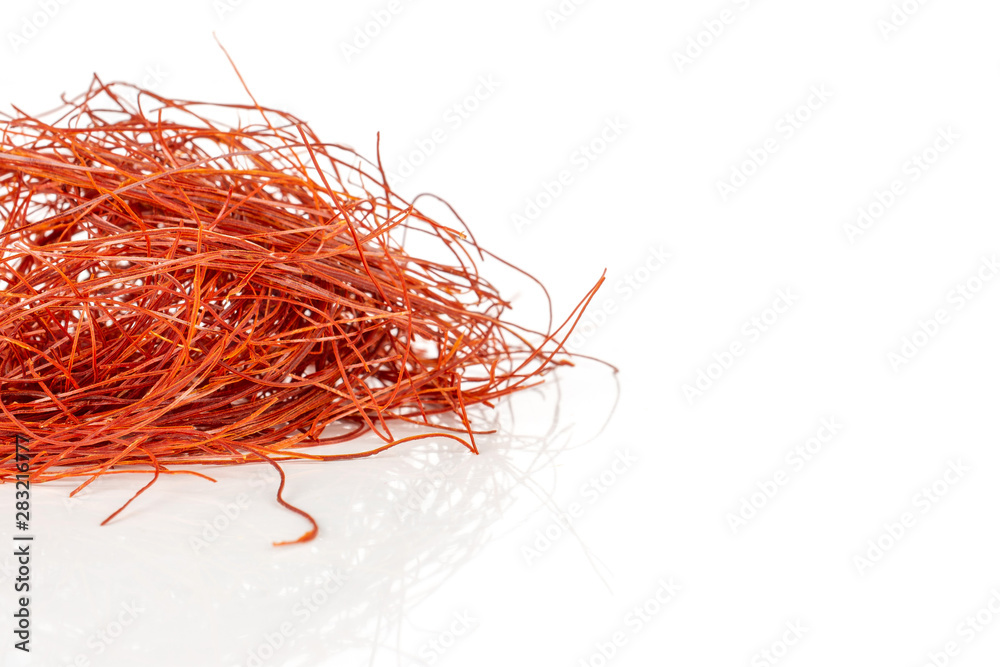 Naklejka premium Lot of whole red chili pepper threads isolated on white background
