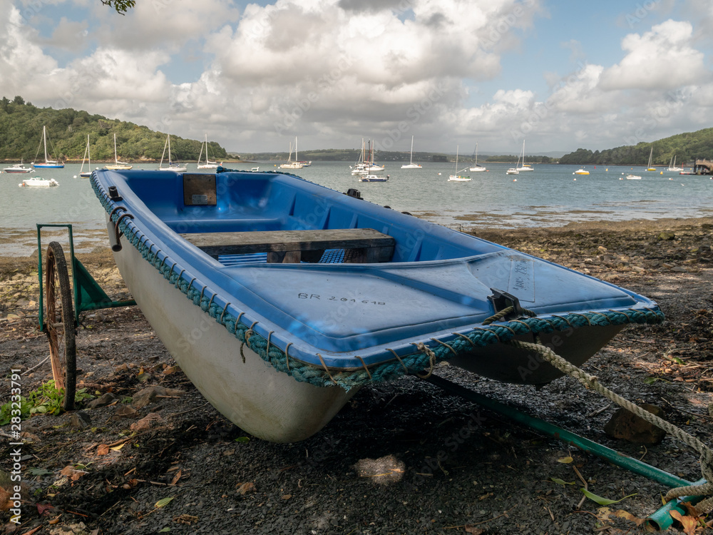Fototapeta premium Barque sur roue