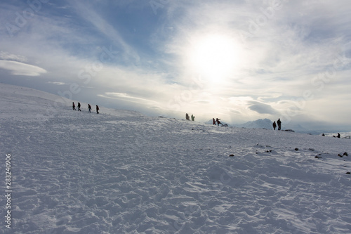Trekking en montaña nevada