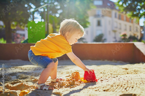 Cuadro en lienzo little girl having fun on playground in sandpit