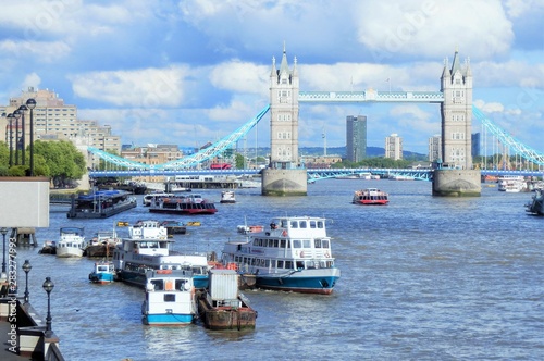 ロンドン、タワーブリッジとテムズ川、イギリス