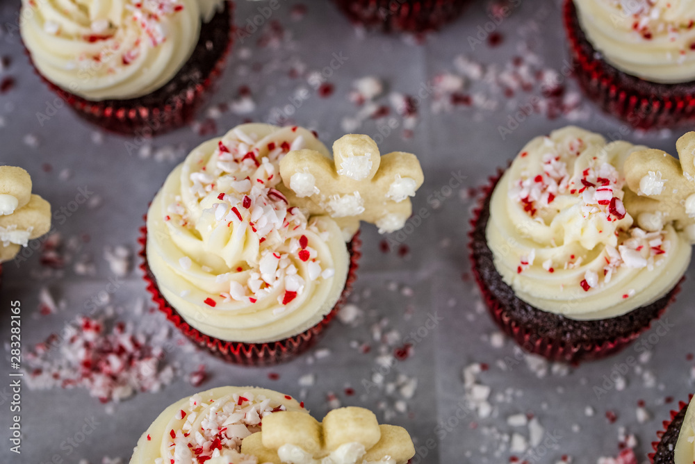 Christmas cupcakes with cookies