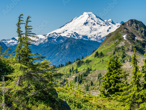 Mount Baker: the major peak  in North Cascade Mountains © oldmn