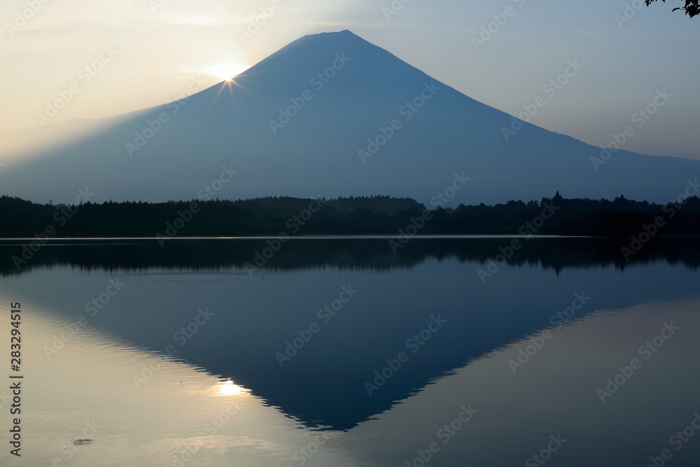 Lake Tanukiko of the morning