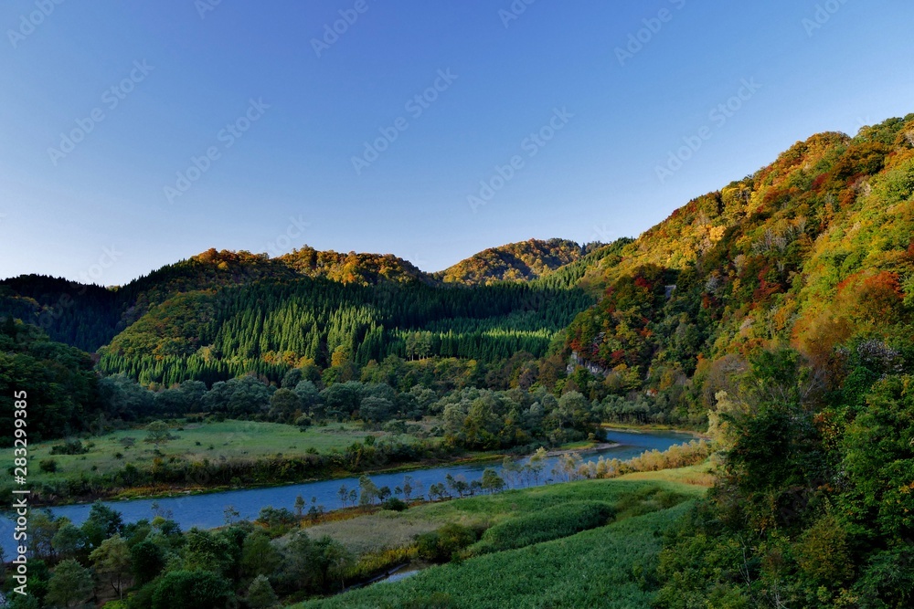 Obraz premium 《宝仙湖（玉川ダム湖）》秋田県仙北市