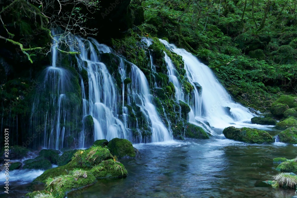 《元滝伏流水》秋田県にかほ市