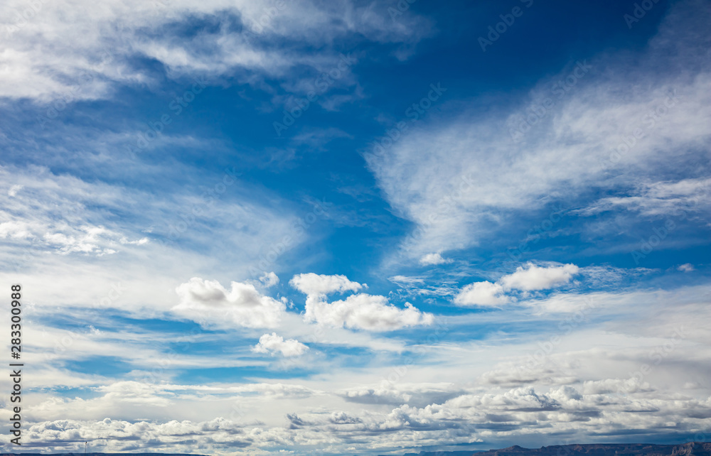 Obraz premium Blue sky background with clouds, sunny spring day