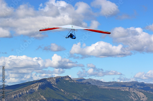 Hang Glider flying on the Chabre mountain, France © Jenny Thompson