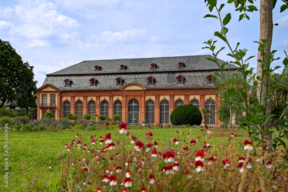 Obraz premium Sommer in der Orangerie in Darmstadt, Hessen, Deutschland