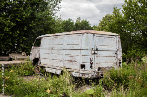 The old van thrown in the Urals from the back is well preserved © Максим Фандюшин
