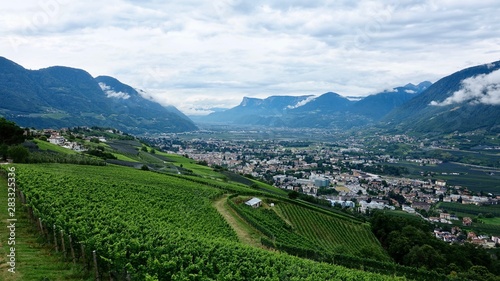 Bergblick in das Tal um Meran, Süd Tirol in den Bergen