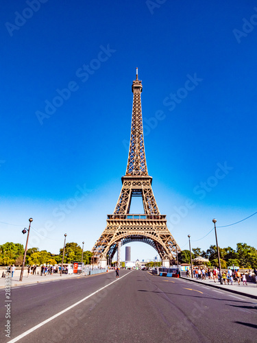 Famous Eiffel Tower in Paris on a sunny day © 4kclips