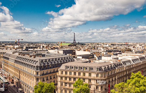 Aerial view over Paris with Eiffel Tower © 4kclips