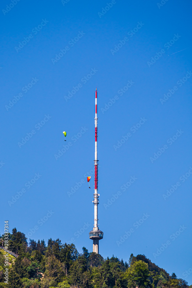 Obraz premium Paragliding at Uetliberg, Zurich, Switzerland