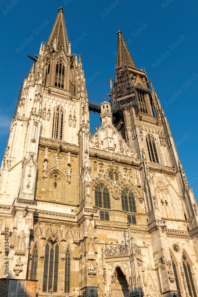 Fassade des Doms St. Peter in Regensburg