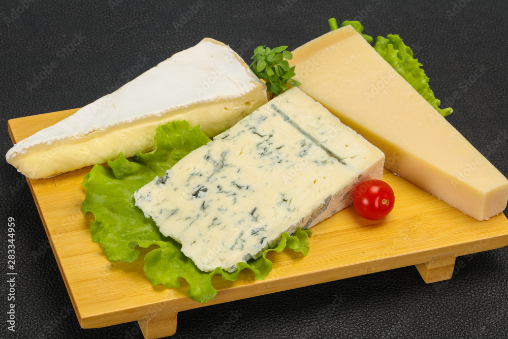 Cheese triangle mix - gorgonzola, brie, parmesan Cheese triangle mix - gorgonzola, brie, parmesan