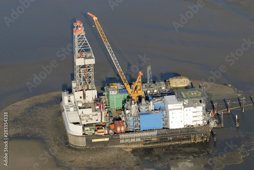 Oelförderinsel Mittelplate A im Wattenmeer photo