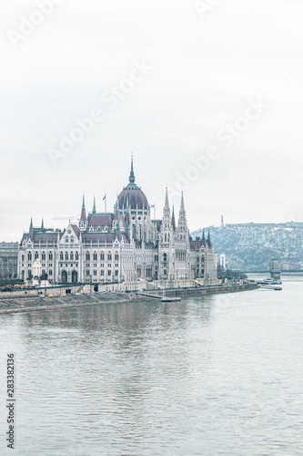 hungarian parliament in budapest © Bar