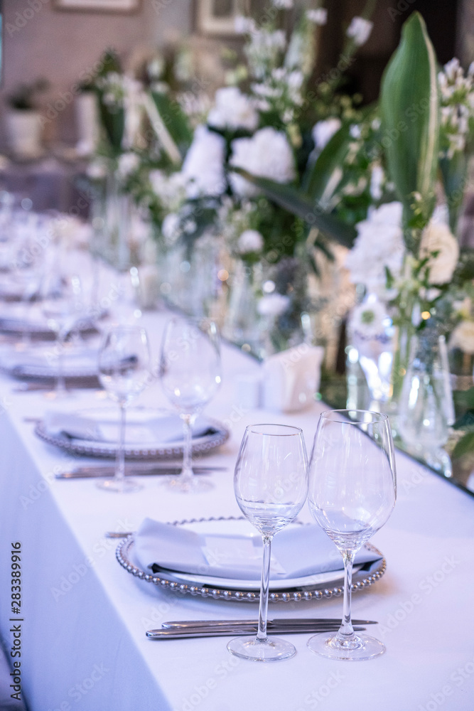 Fototapeta premium wedding table setting, white color