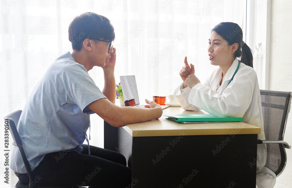 Fototapeta premium Women doctors advise patient about the treatment of office syndrom.