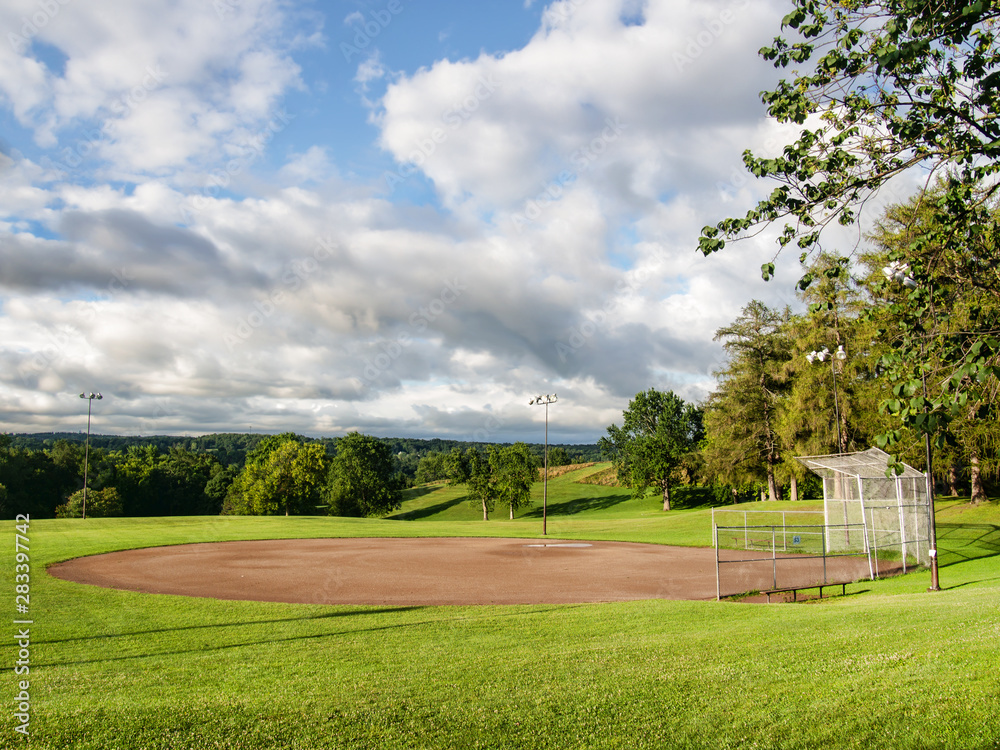 Obraz premium baseball field above a valley