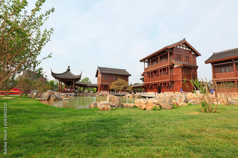 Obraz premium Chinese classical architecture in a park