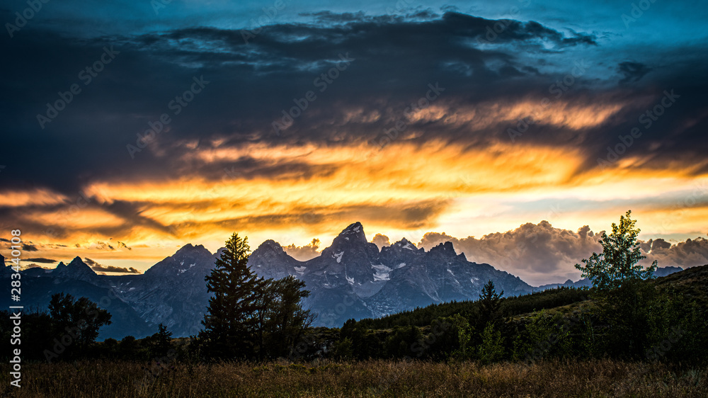 Obraz premium Dramatic Clouds in Tetons Sunset - 4