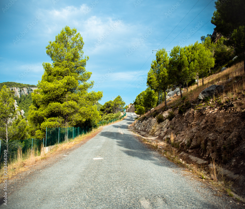 Road through the mountains de Moratalla