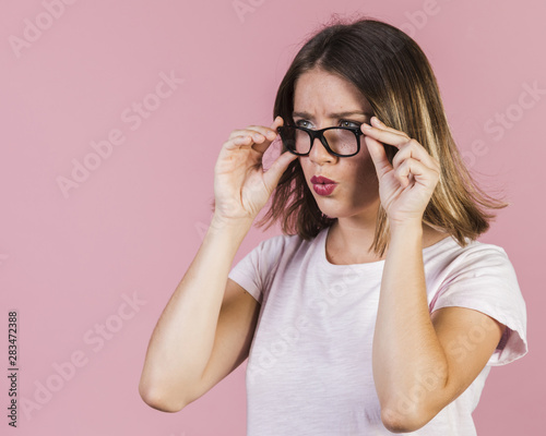 Medium shot surprised girl with glasses