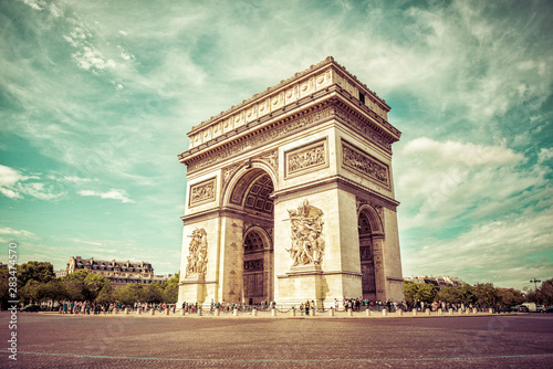 Fototapeta Naklejka Na Ścianę i Meble -  Paris - Arc de Triomphe
