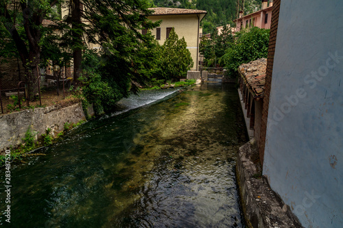 Corsi d'acqua dentro il paese di Pioraco nelle Marche