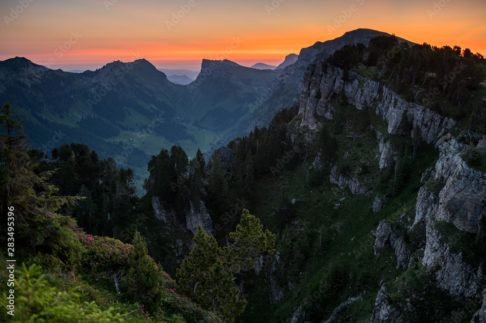 Morgenstimmung über dem Justistal mit Blick zur Sichle