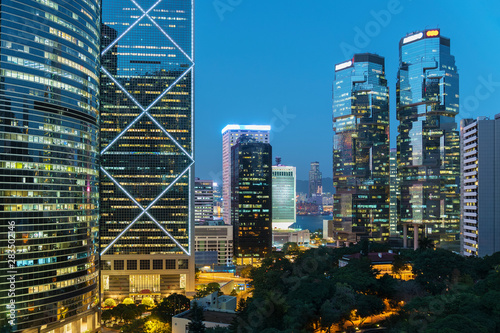 Skyline of Hong Kong city at dusk © leeyiutung