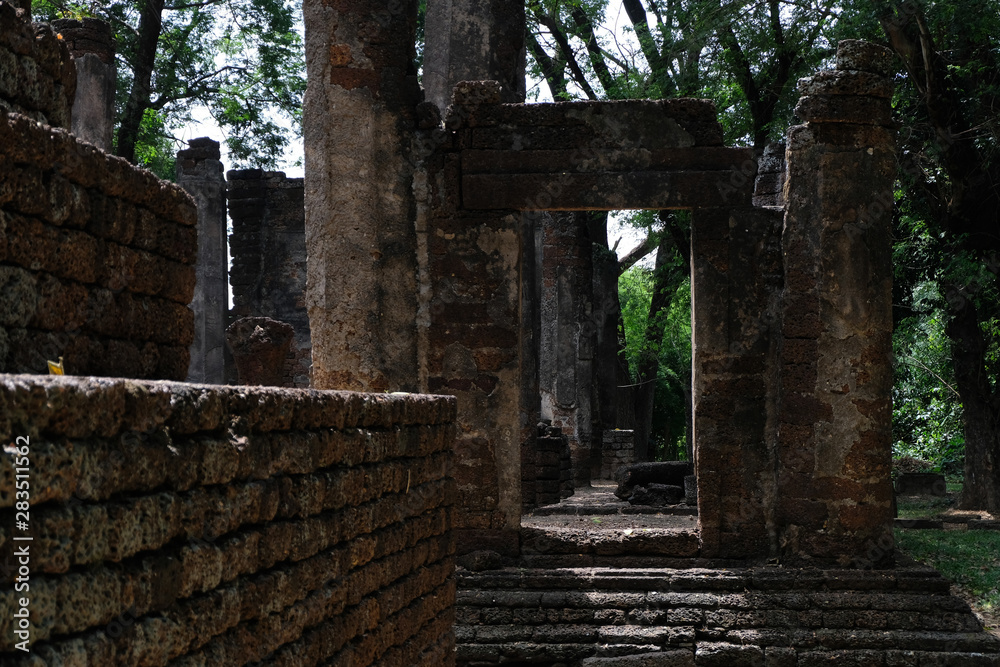 Naklejka premium Wat Khok Singkharam Temple, Si Satchanalai at the Historical Park in Sukhothai