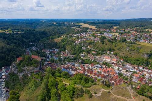 Blick von oben auf Pottenstein/Deutschland in der Fränkischen Schweiz