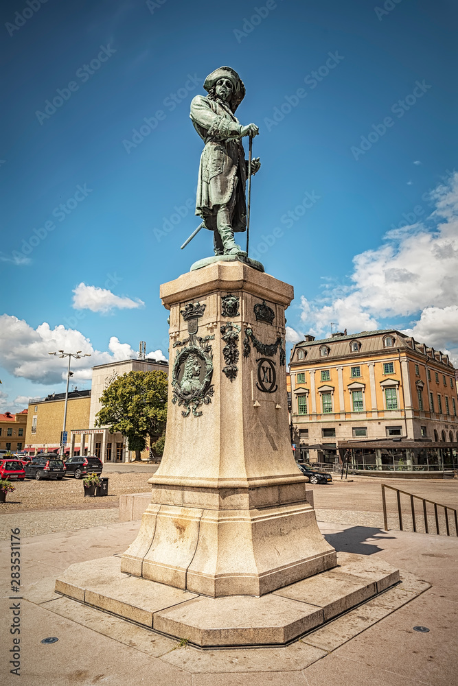 Fototapeta premium Karlskrona Stotorget Statue Corner Profile