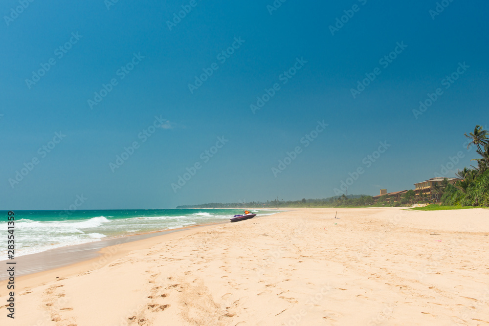 Indian Ocean coast on Sri Lanka