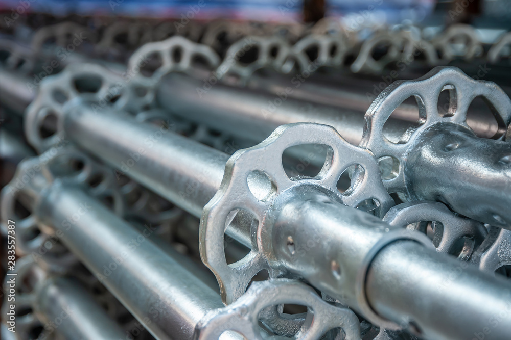 Galvanized elements of scaffolding folded into a pallet Galvanized elements of scaffolding folded into a pallet