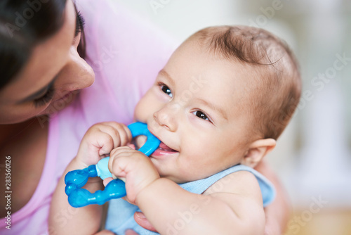 Foto Mother and her Newborn Baby with teething ring